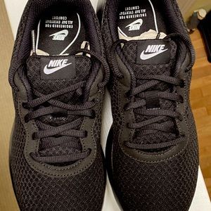 Nike women sneakers Tanjun style